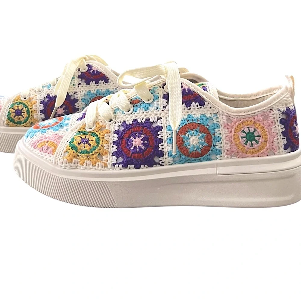 MATA WOMENS MULTI-COLOR CROCHET PATTERNED PLATFORM SNEAKERS SIZE 8 LIKE NEW